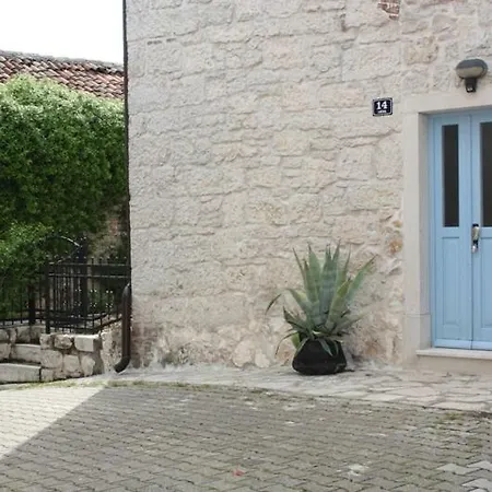 Apartment In With Terrace, Air Condition, Wifi